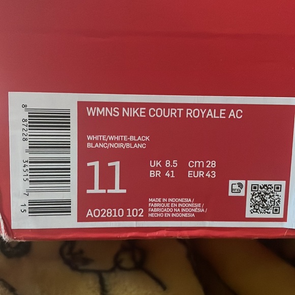 Woman’s size 11 Nike Court Royals AC - Picture 4 of 4